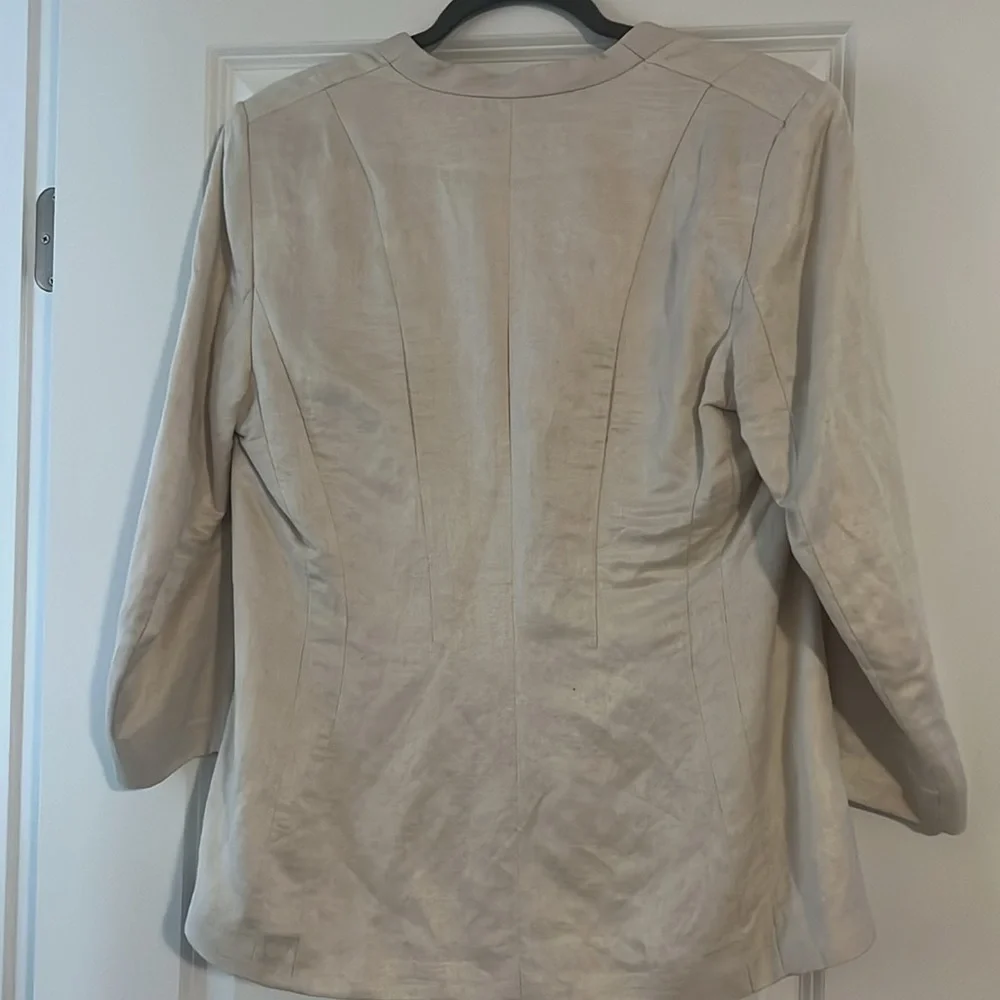 Blazer - Picture 4 of 4